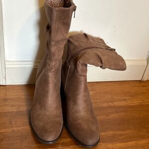 NWOT Baretraps boots size 6.5